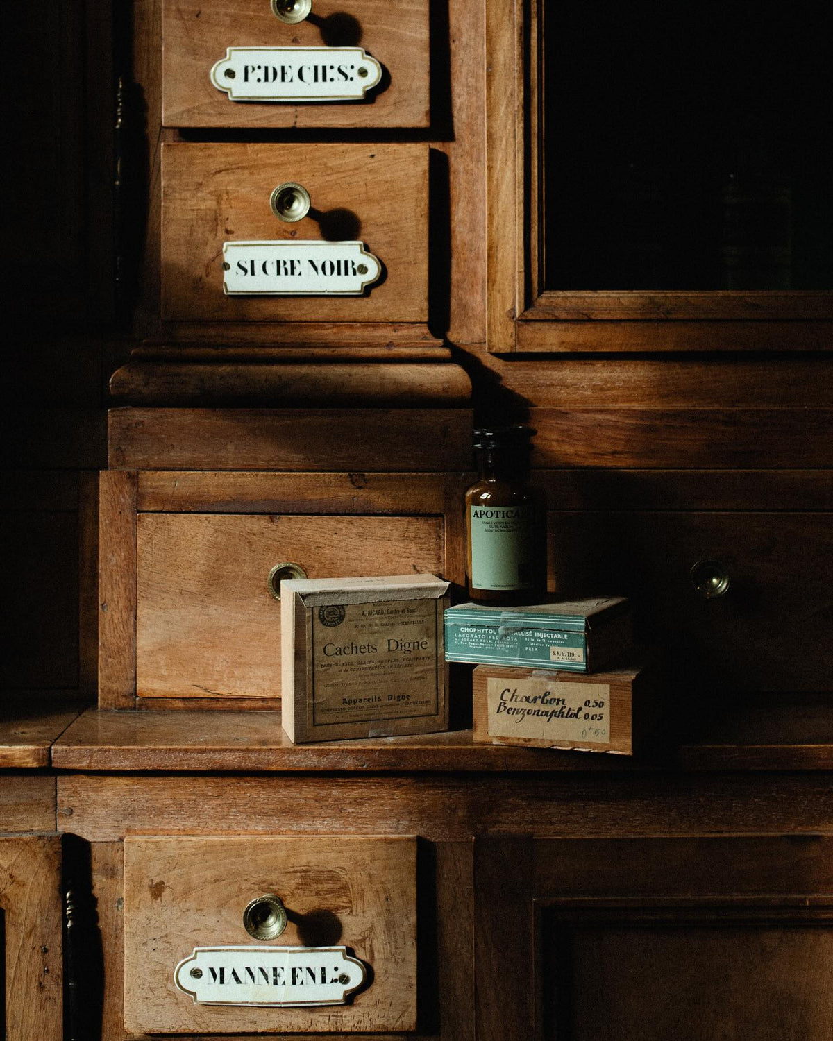 An Apoticari bottle among the apothecary’s old boxes.
